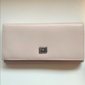 NWOT RFID Protection Clutch